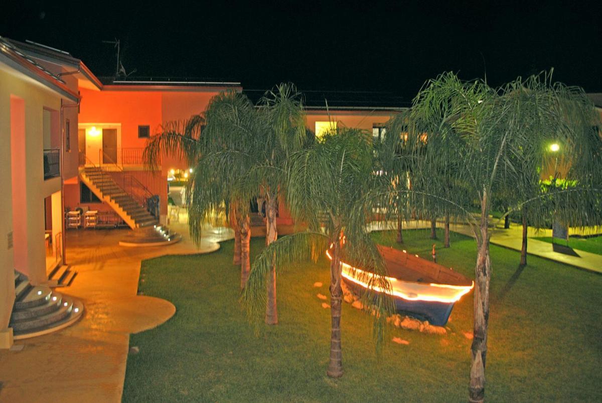Club Esse Aquilia Beach Village Badolato Marina Extérieur photo