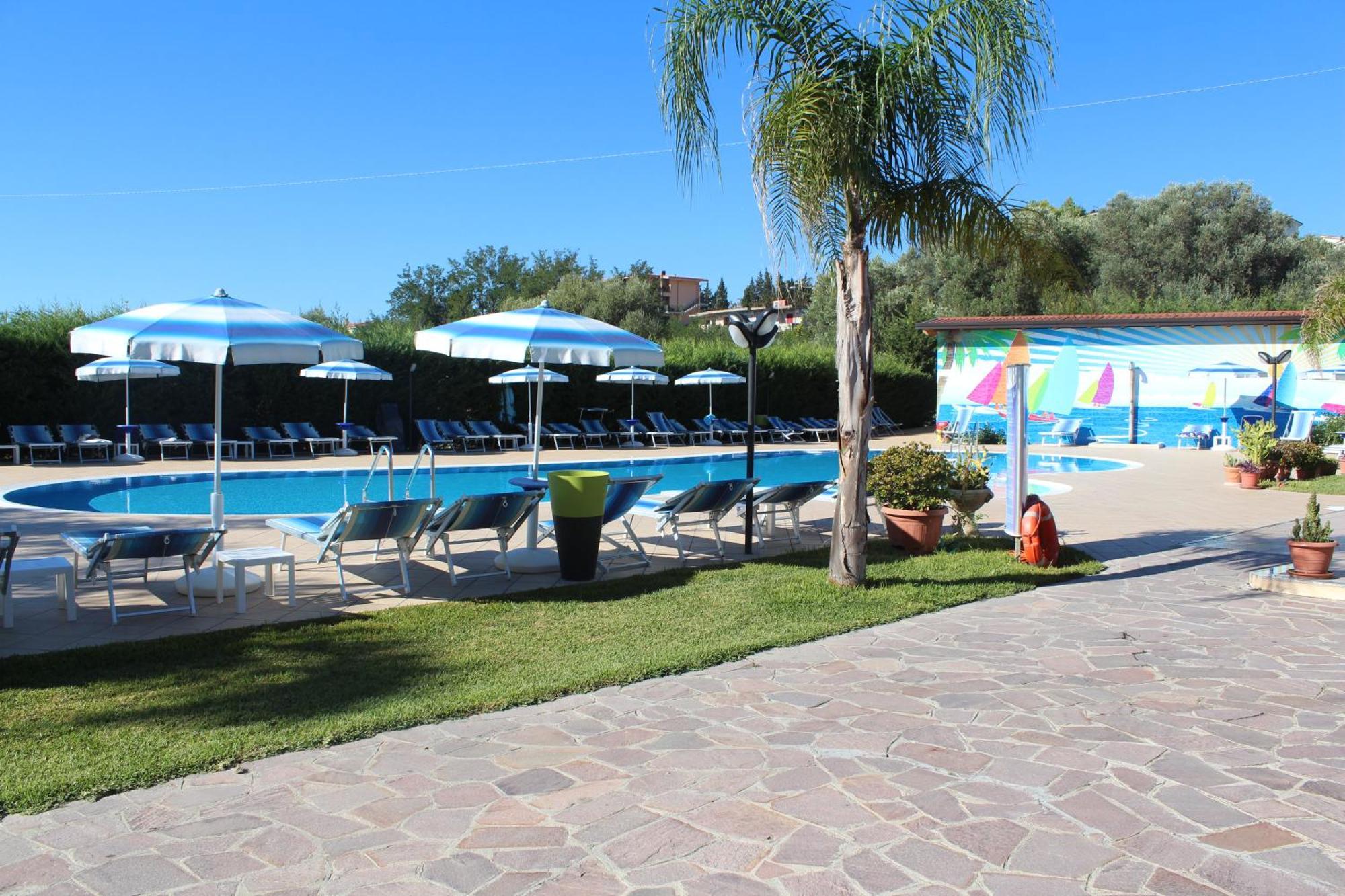 Club Esse Aquilia Beach Village Badolato Marina Extérieur photo