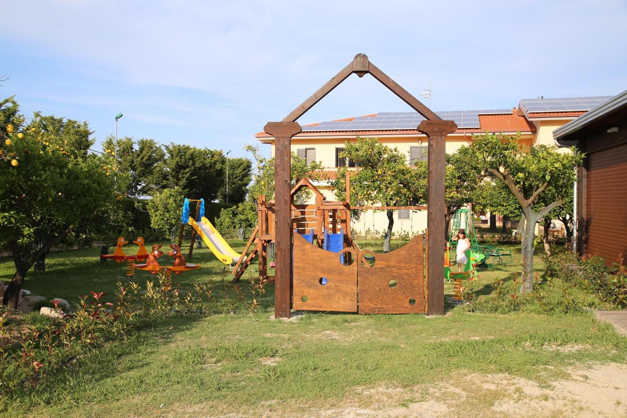 Club Esse Aquilia Beach Village Badolato Marina Extérieur photo