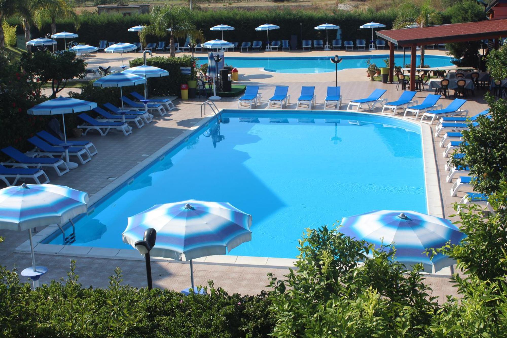 Club Esse Aquilia Beach Village Badolato Marina Extérieur photo