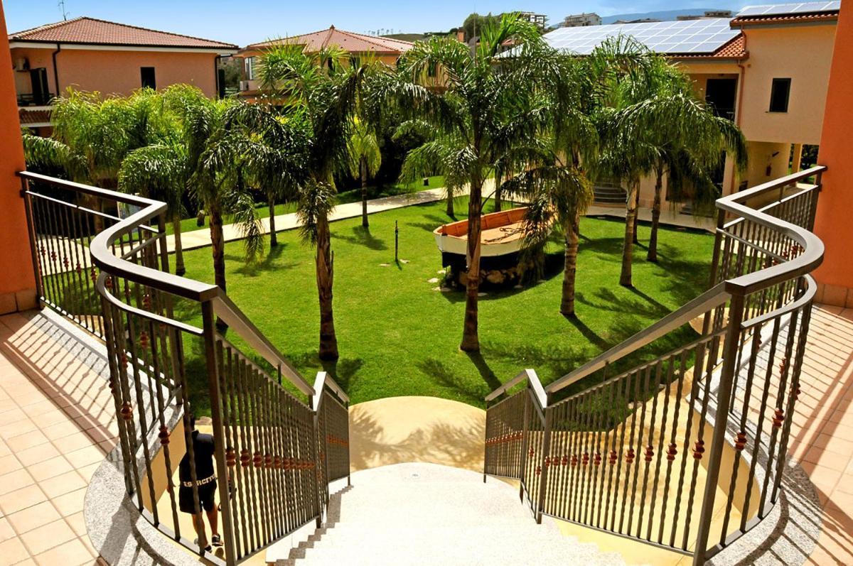 Club Esse Aquilia Beach Village Badolato Marina Extérieur photo