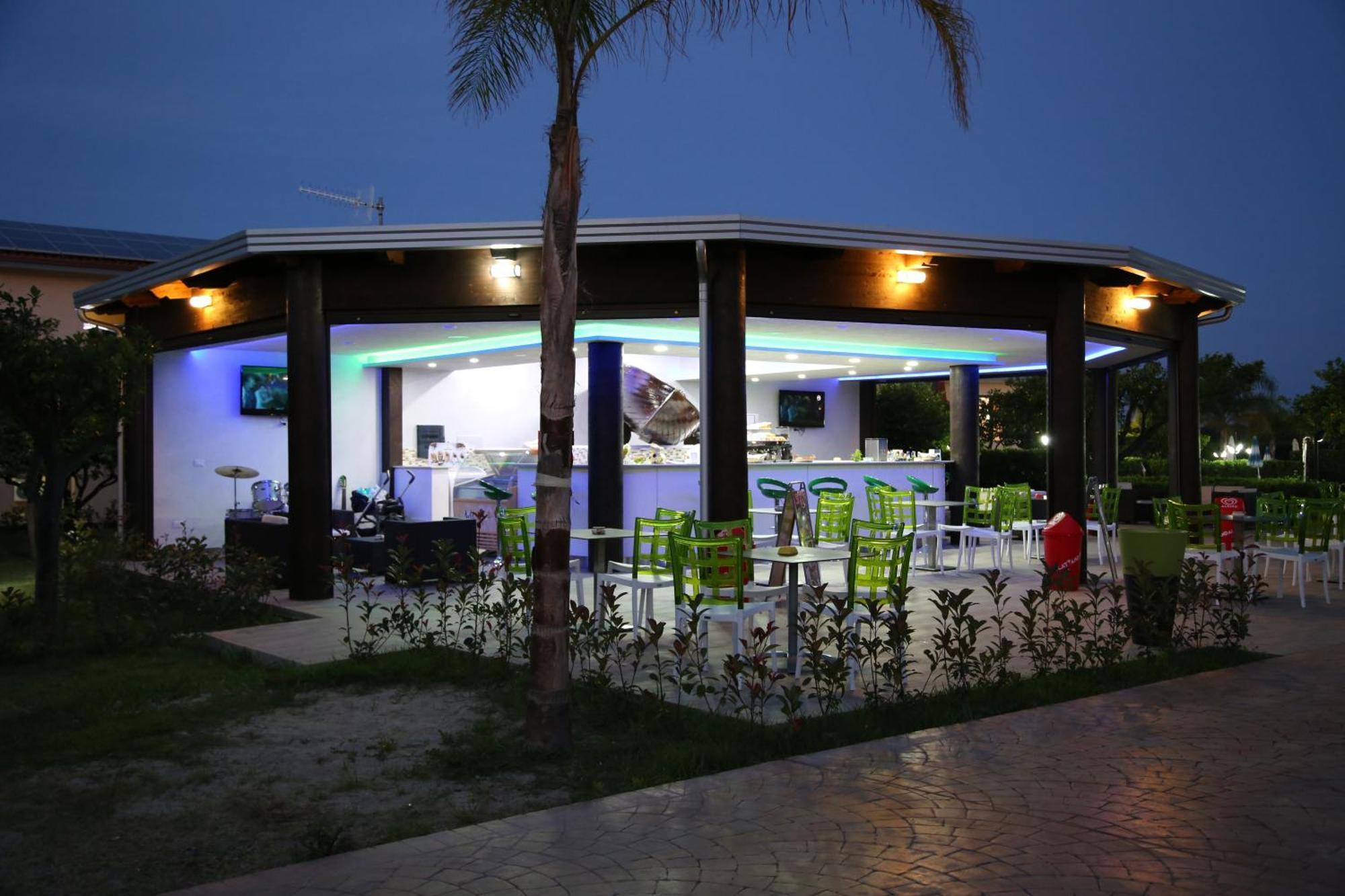 Club Esse Aquilia Beach Village Badolato Marina Extérieur photo